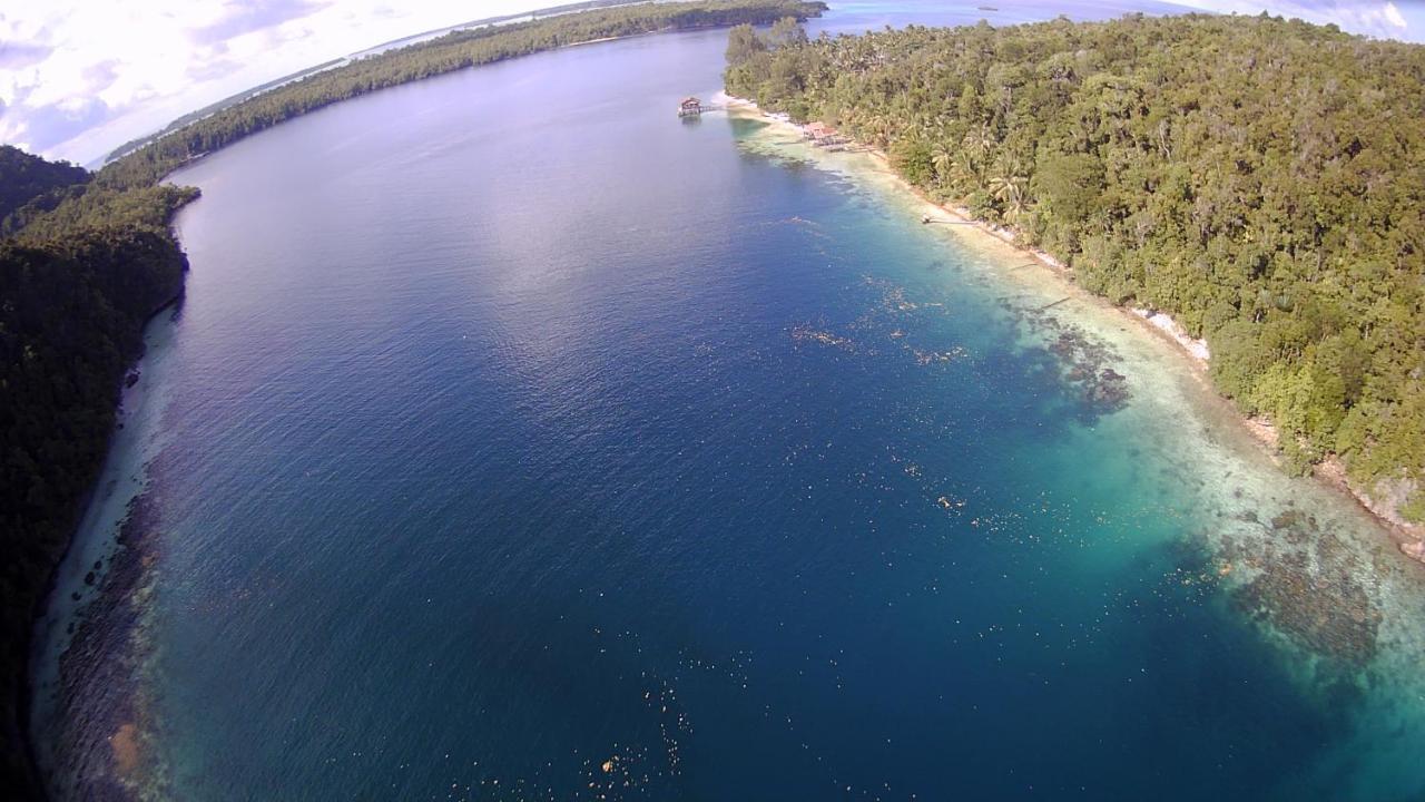 Meos Ambower Homestay Raja Ampat Fam Exterior photo