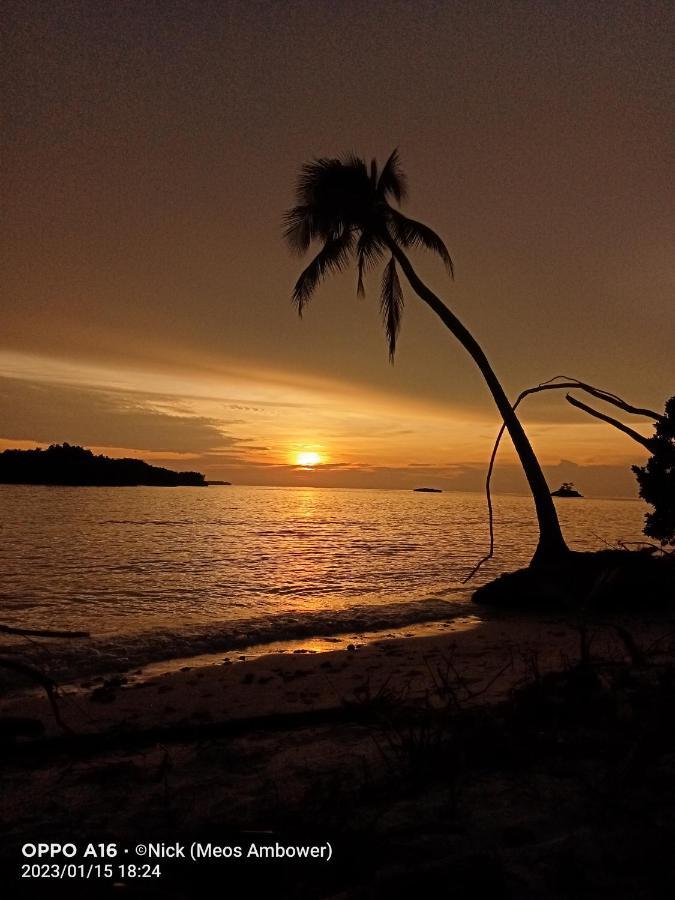 Meos Ambower Homestay Raja Ampat Fam Exterior photo