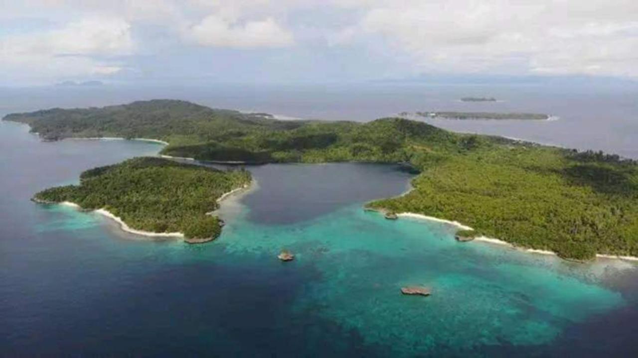 Meos Ambower Homestay Raja Ampat Fam Exterior photo
